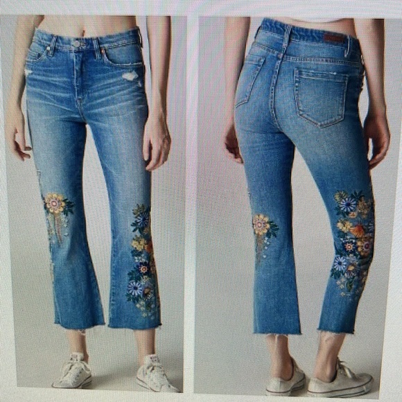 BLANKNYC GREAT JONES HIGH RISE CROP WITH FLORAL EMBROIDERY AND RAW HEM. 26 - Picture 1 of 8